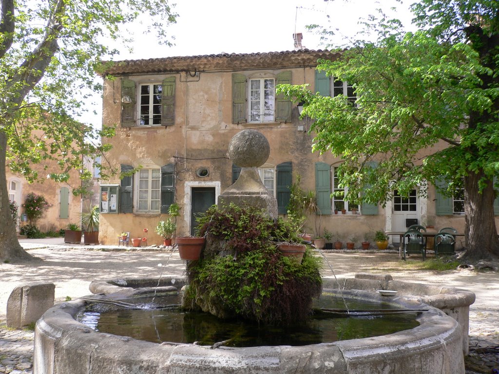 Place de Villeneuvette by Palestre