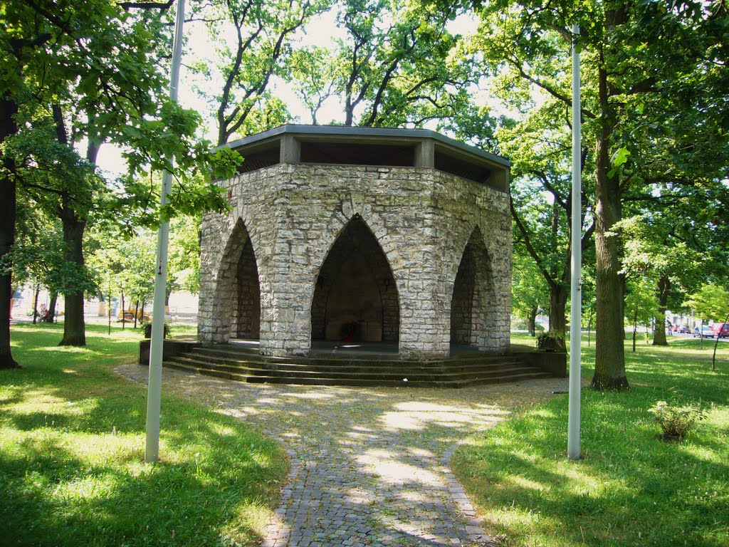 Kriegerdenkmal im Eichelgarten by jaosta