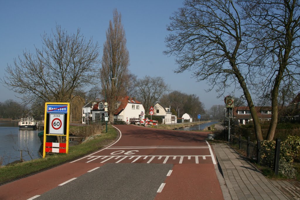 End of urban zone; river Vecht and Zandpad, Maarssen. by Carl030nl