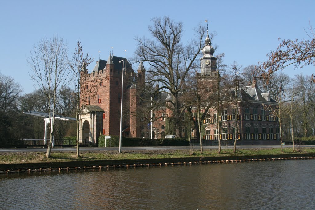 De Vecht en Kasteel Nijenrode vanaf Zandpad, Breukelen. by Carl030nl