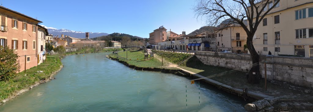 Il fiume Velino a Rieti, Italia. by Nicola e Pina varie