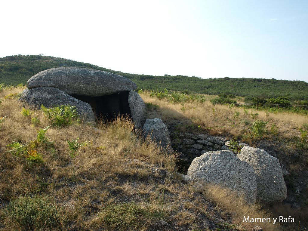 Dolmen de Cha de Paradas-Portugal by mYr