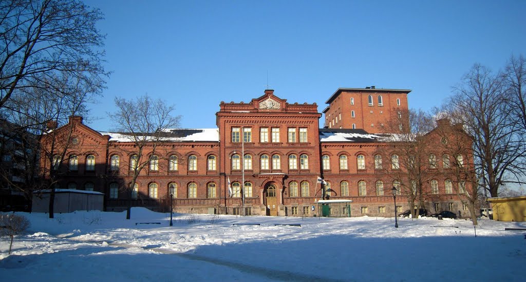 Winter view of Helsinki War Museum by Petteri Kantokari