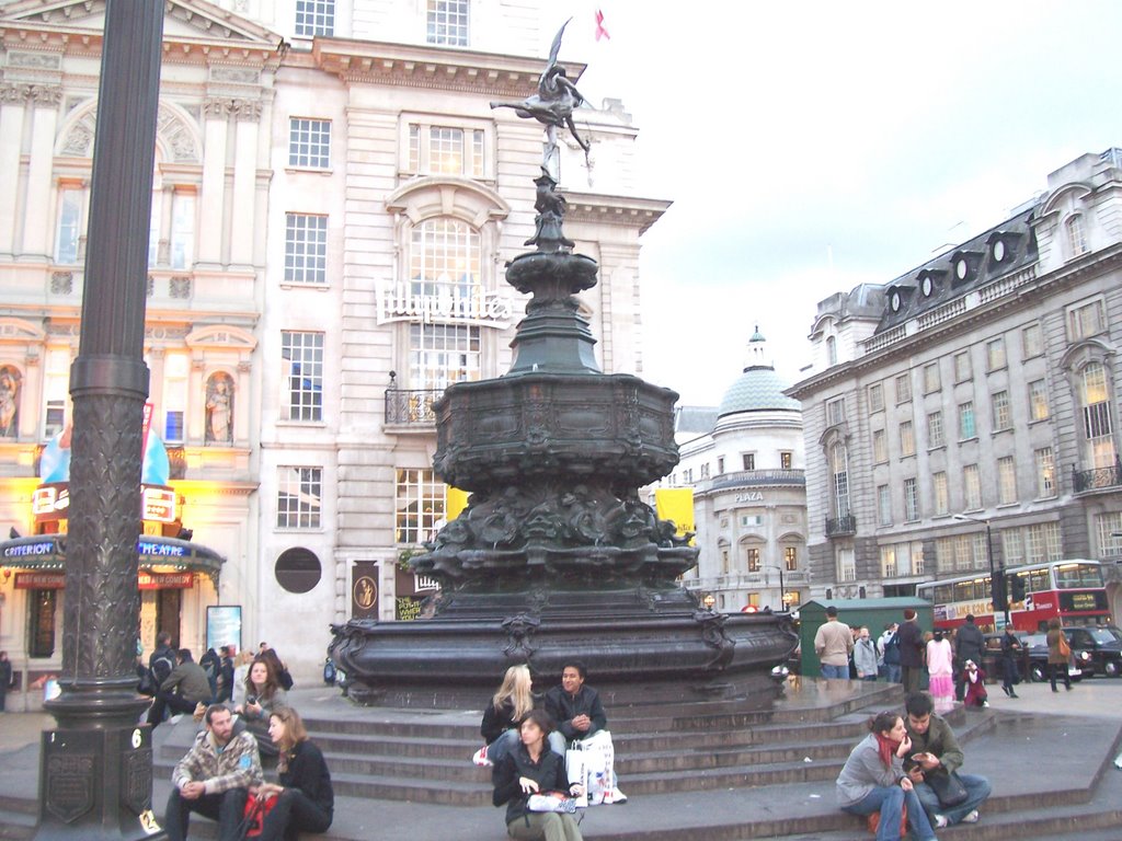 Eros, Piccadilly Circus by G Lokey