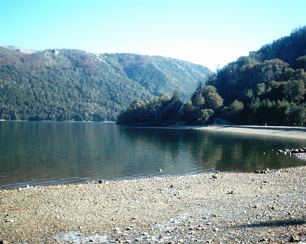 Lago Gutiérrez - Gutiérrez Lake by Cecilia Sepulveda