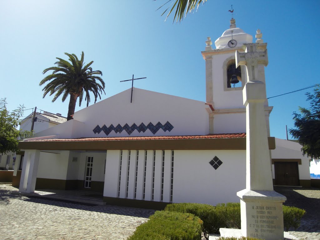 Famalicão - Igreja Paroquial de N.ª S.ª da Vitória by Victor M T Henriques