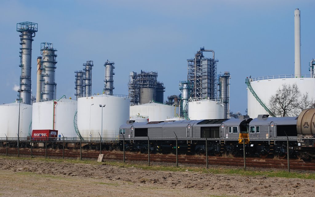 Rotterdam, Europoort, 45 KM of Oil Refineries, Harbours and Container Shipping by Hans J.S.C. Jongstra