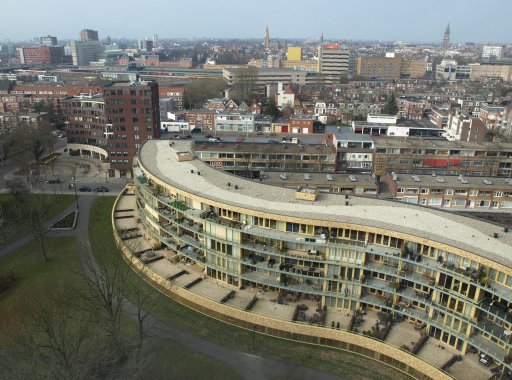 Uitzicht vanaf de woontoren in 'Het Dinkelpark' van architectenbureau De Zwarte Hond. by Hans R van der Woude