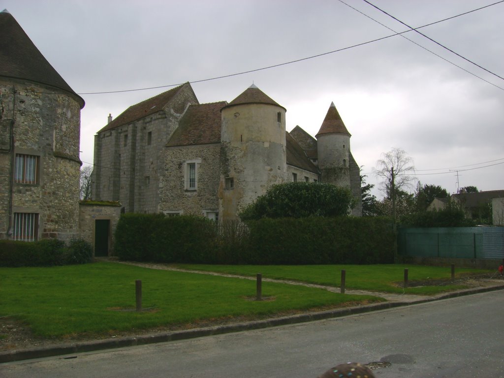 Pouilly-le-fort ferme fortifiée by TURREL Claude