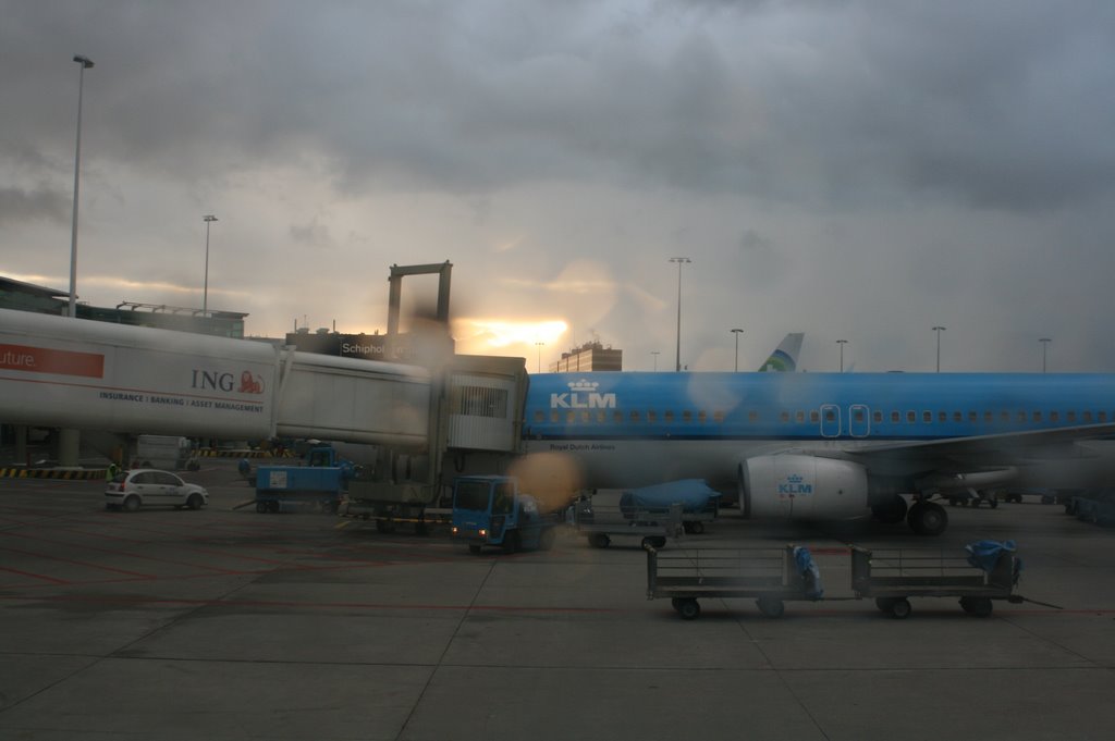 schiphol by Paul Nechkova-Raven