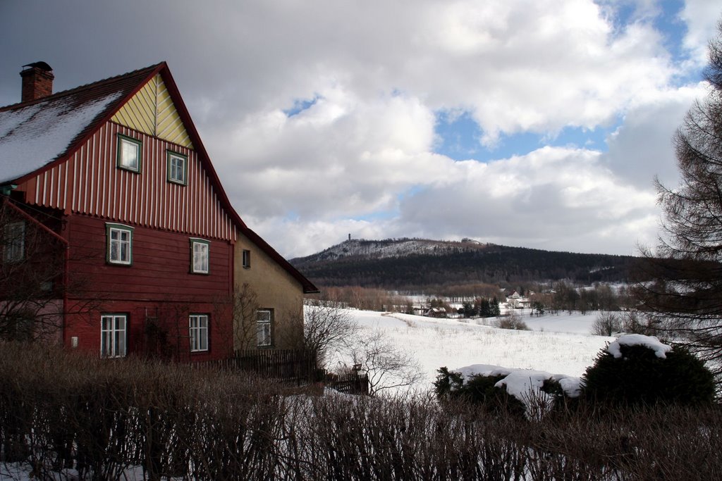 Schanzendorf mit Hochwald im Hintergrund by Karsten Schiller