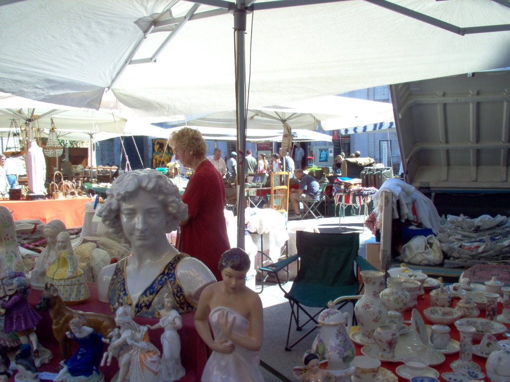 Lucca.Mercatino dell'Antiquariato.The antiquities/curiosity market . by Landi Paolo (brezza)