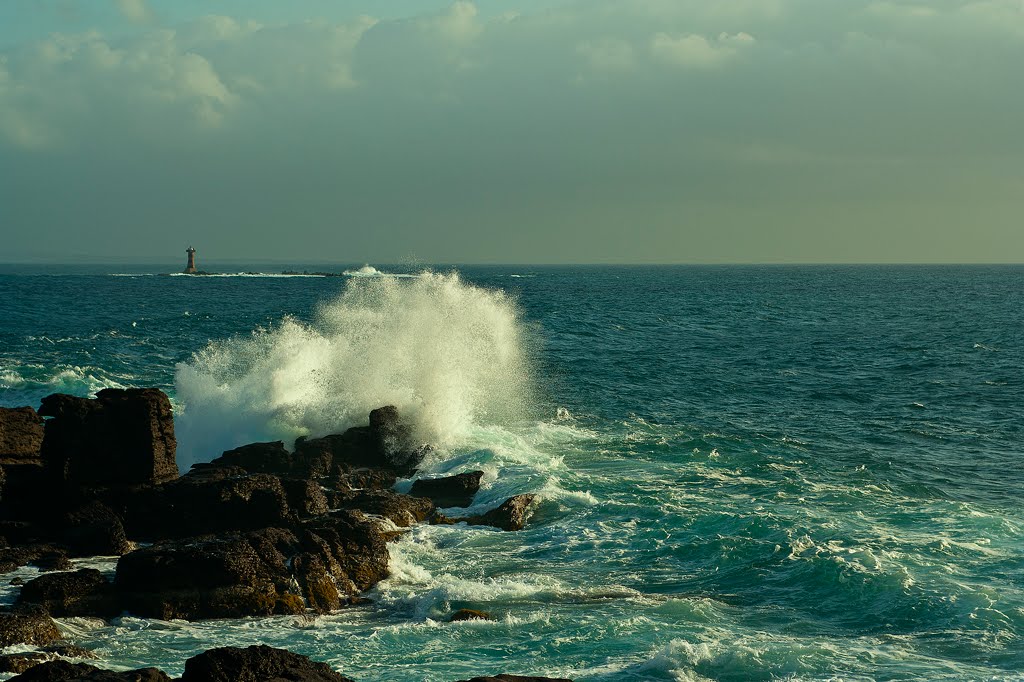 Lo spettacolo del mare - scogliera Portoscuso by Vincenzo Vacca