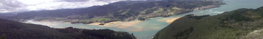 PANORÁMICA de La Ría de Mundaka des del Monte Atxerre 312m. by >>päntarheî<<