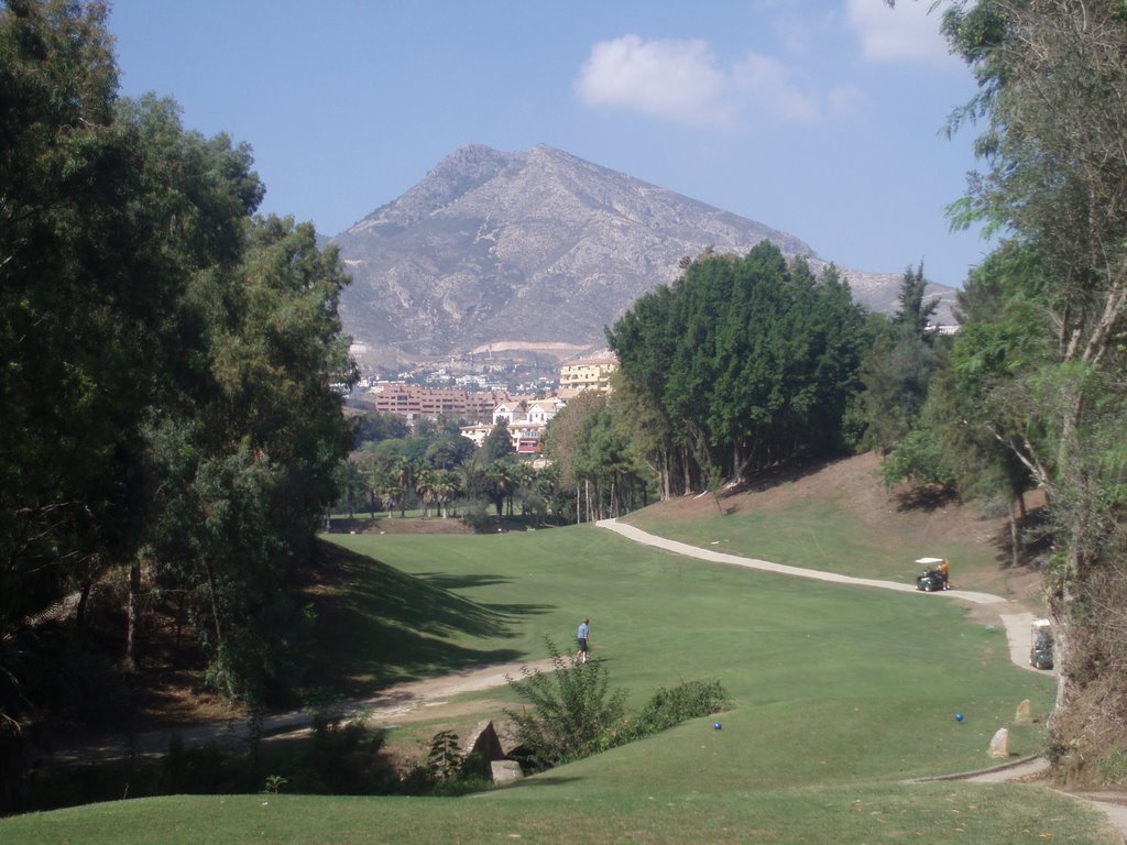 Mountainous backdrop at Torrequebrada GC by merseygolfnews