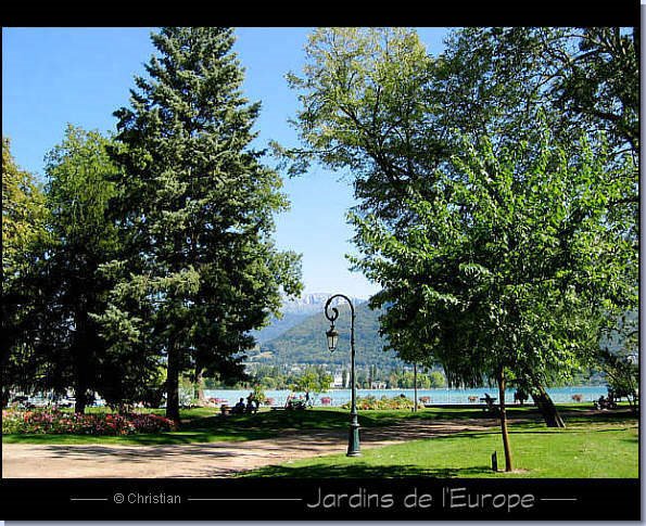 Les Jardins de l'Europe au bord du lac d'Annecy by Christian POURRE