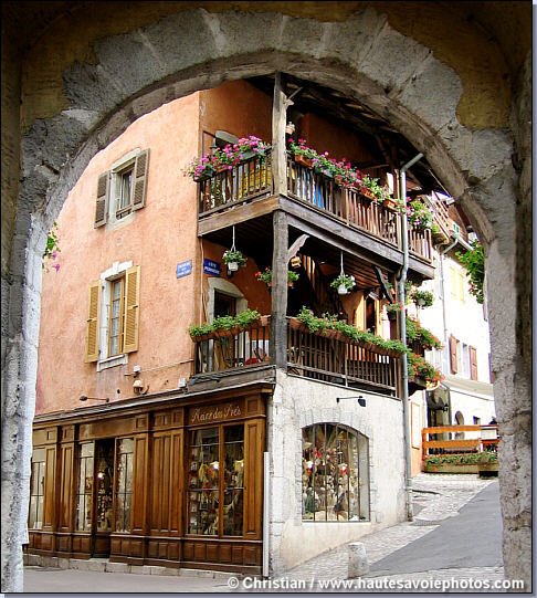 Porte Perrière, vestige des fortifications du Veil Annecy by Christian POURRE