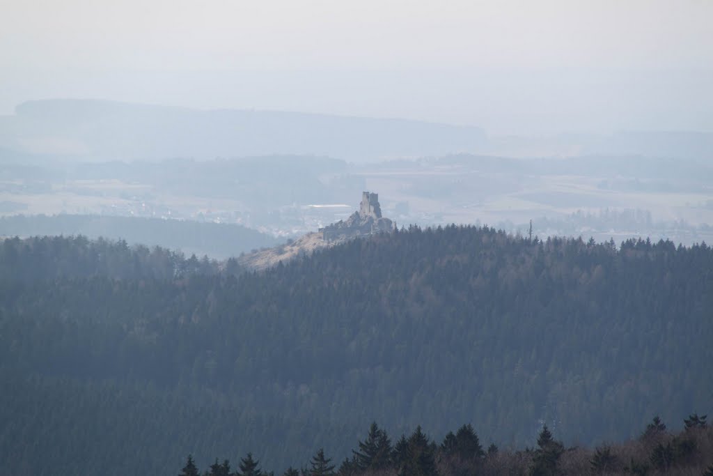 Burgruine Flossenbürg vom ehem. Überwachungsturm aus gesehen by David Strempel