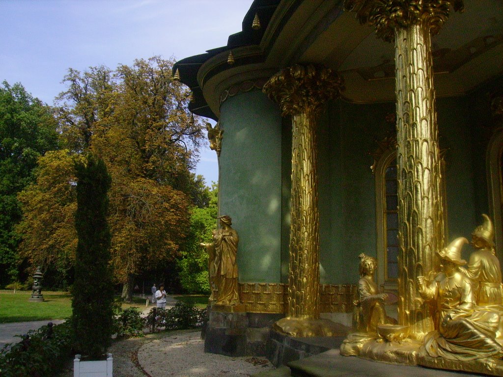 Brandenburg - chinesisches teehaus (chinese tea house) by Maarten Groenbroek