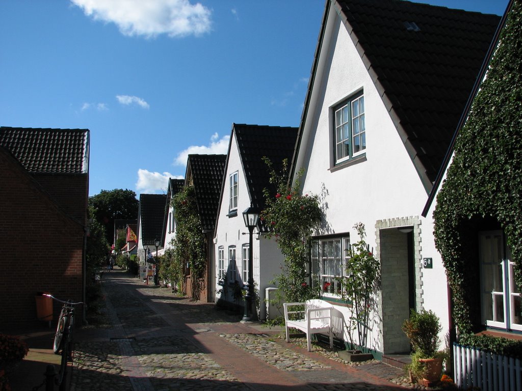 Wyk auf Föhr, Häberlinstraße by Lothar Wiese