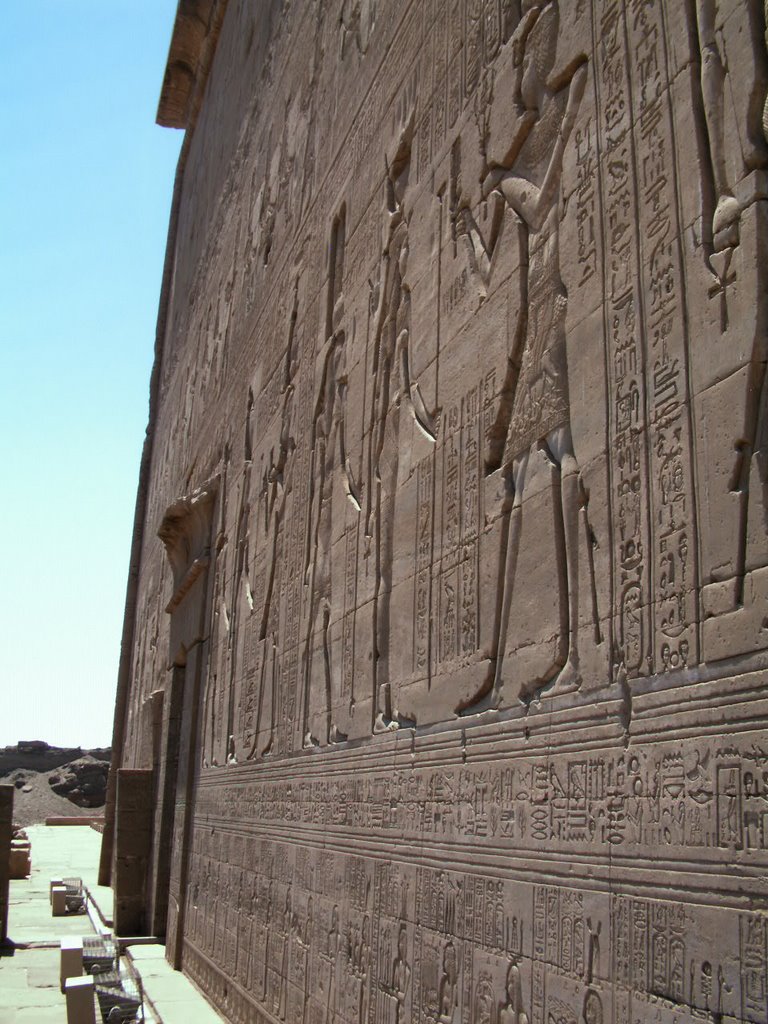 Hathor Tempel (Dendera) by Malte Scholz