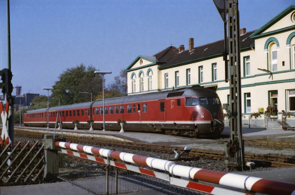 1979 - BR 612 (VT 12.5) im Bahnhof Schöppenstedt by MfKroeger