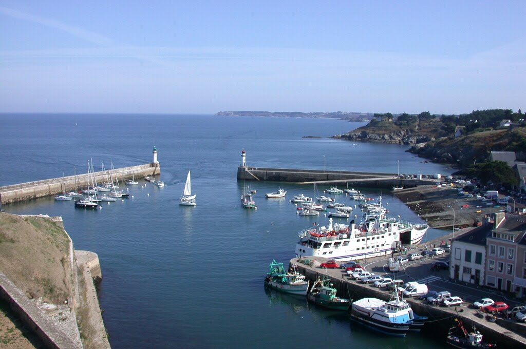 L'avant port avec l'Acadie à quai by christobal25