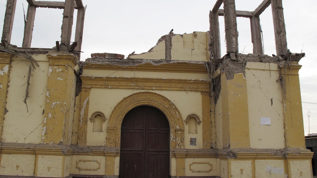 Igreja de Chincha Baja - destruição by Francisco de Laurentiis