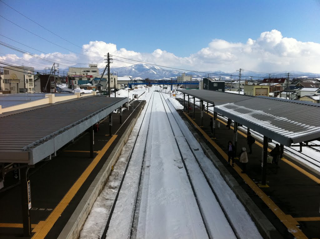 Shiretoko-Syari Station 釧網本線　知床斜里駅 by Phoebe S