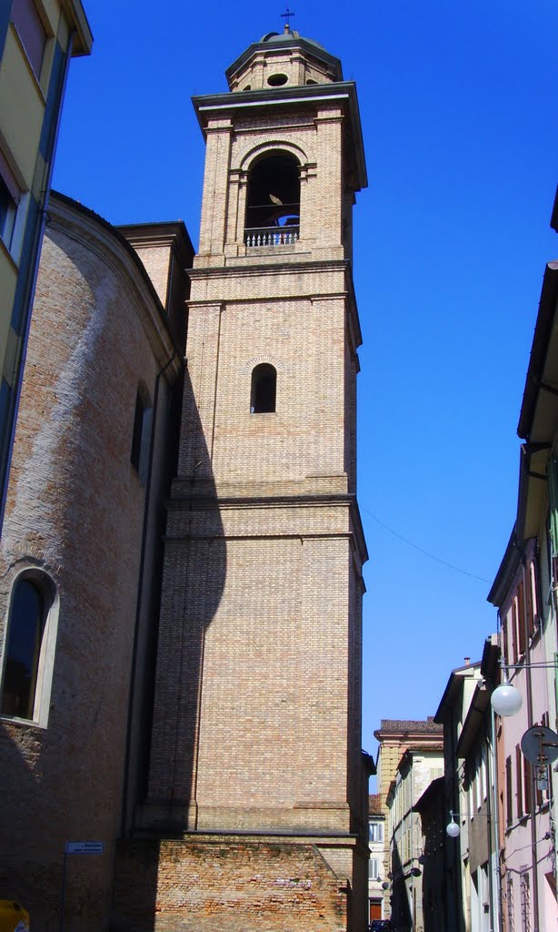 Faenza - Via S. Agostino - Campanile e Abside della omonima chiesa (21/03/2011) by esse est reminisci (SAVE PANORAMIO)