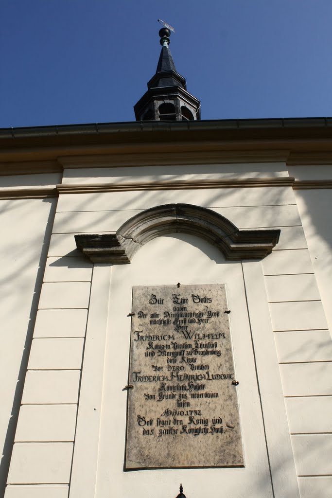 Burg, OT Niegripp, Gedenktafel erinnert an den Bau der Kirche by minka1991