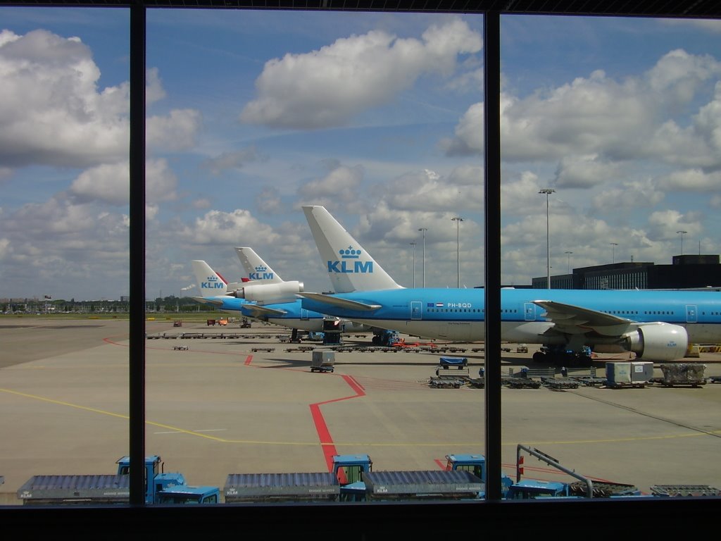 Schiphol, Netherlands by eroncoelho