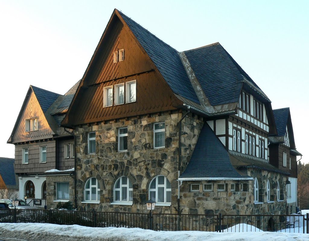 Hermsdorf OT Neuhermsdorf - Das Landhotel "Wettin" an der Altenberger Strasse (S184) by Thomas Eichler