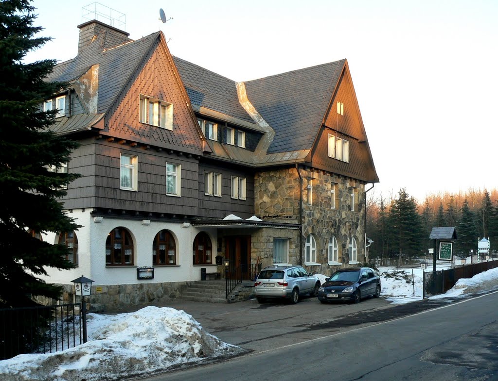 Hermsdorf OT Neuhermsdorf - Das Landhotel "Wettin" an der Altenberger Strasse (S184) by Thomas Eichler