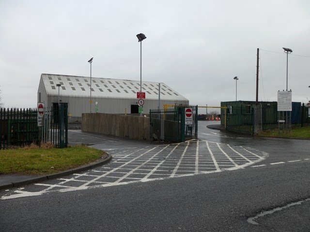 East Renfrewshire recycling centre by seventiescopshow