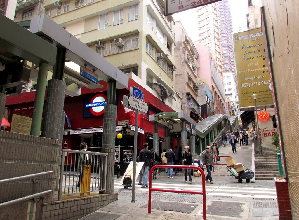 士丹頓街 半山電梯 Staunton Street, Mid-level Escalator,HongKong by Percy Tai  漆園童