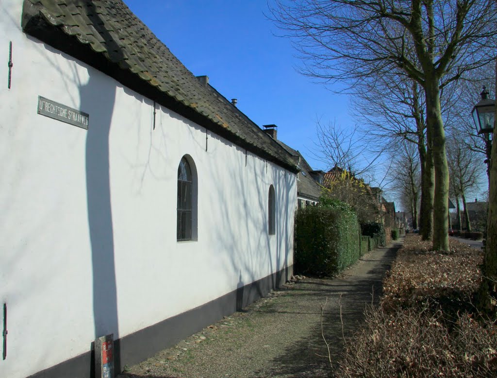 Aan het begin van de Utrechtsestraatweg in Amerongen. by watersnip