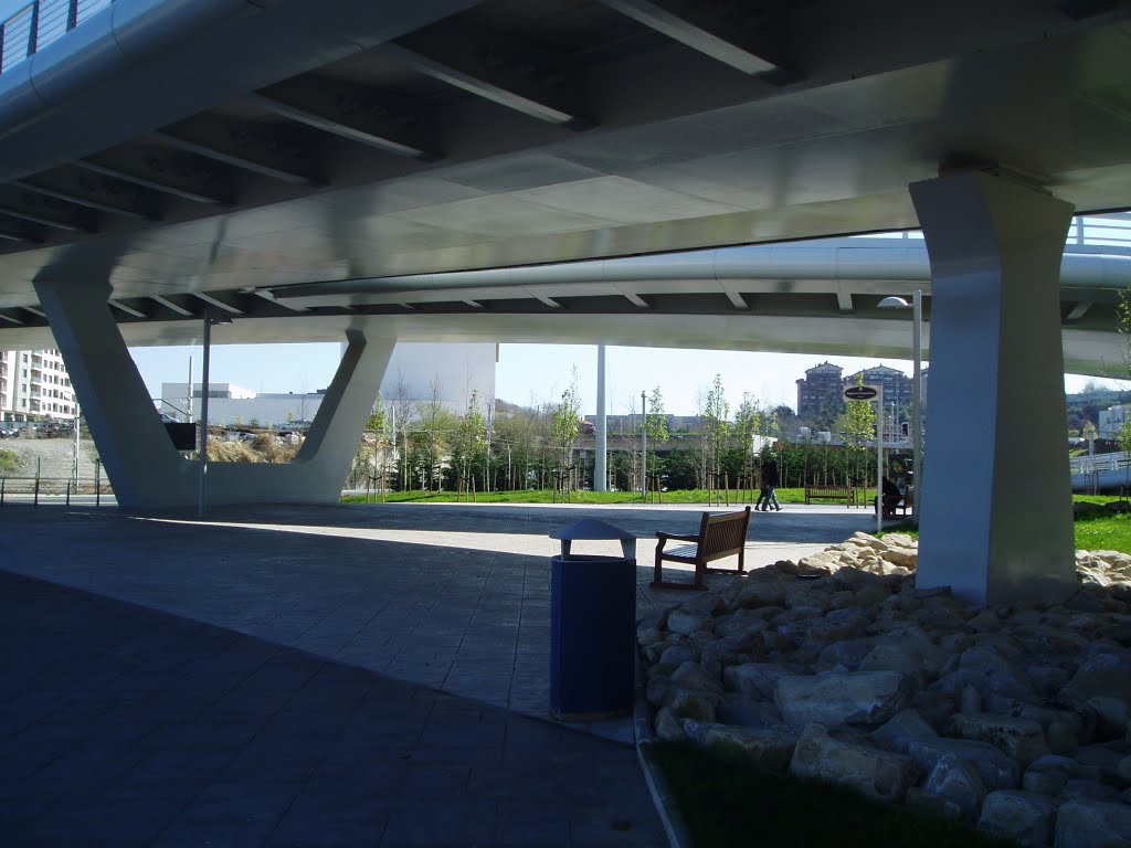 Plaza de la Segunda República (lugar en el que fueron hallados en 2009 los restos de 7 personas fusiladas en la Guerra Civil) by xabier3007