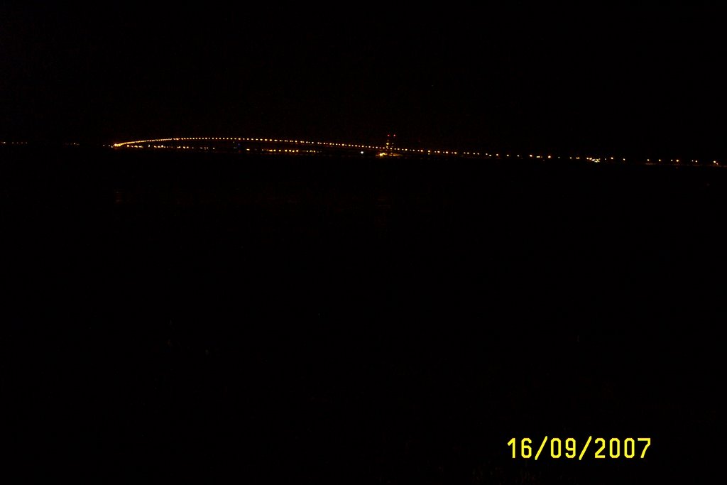 Le pont de l'île de Ré la nuit by Poupinou