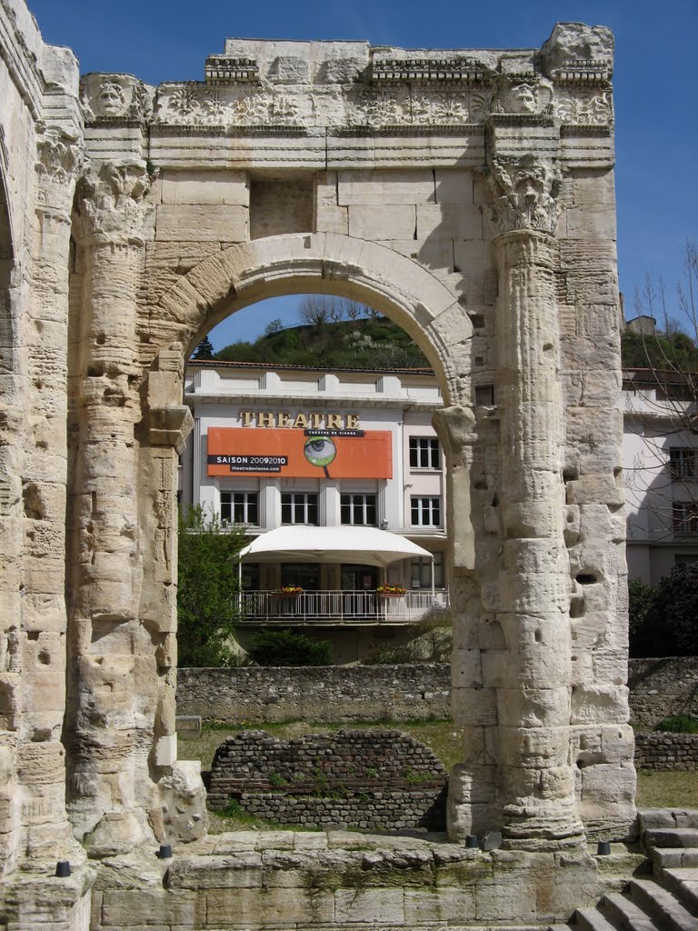 Vienne - Jardin de Cybèle - Arc du forum antique by Laurent Guyard