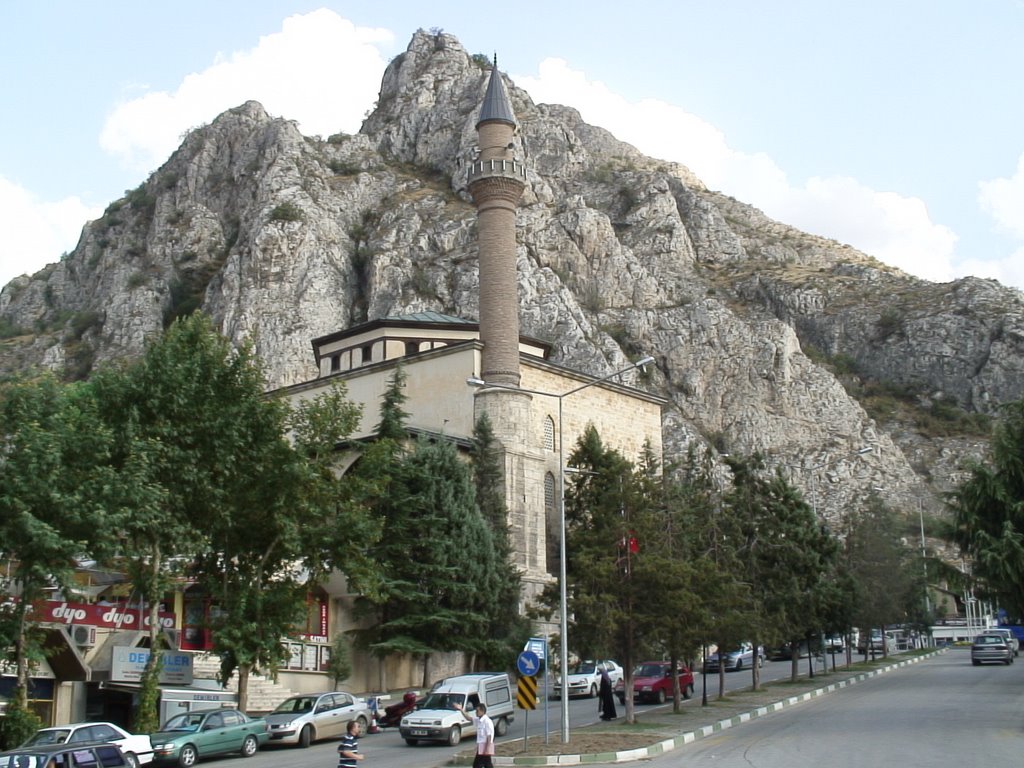 Gümüşlü Camii by Abdulhalim Durma