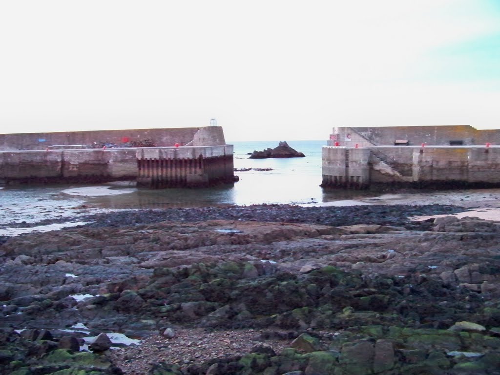 Empty Harbour! by RSH