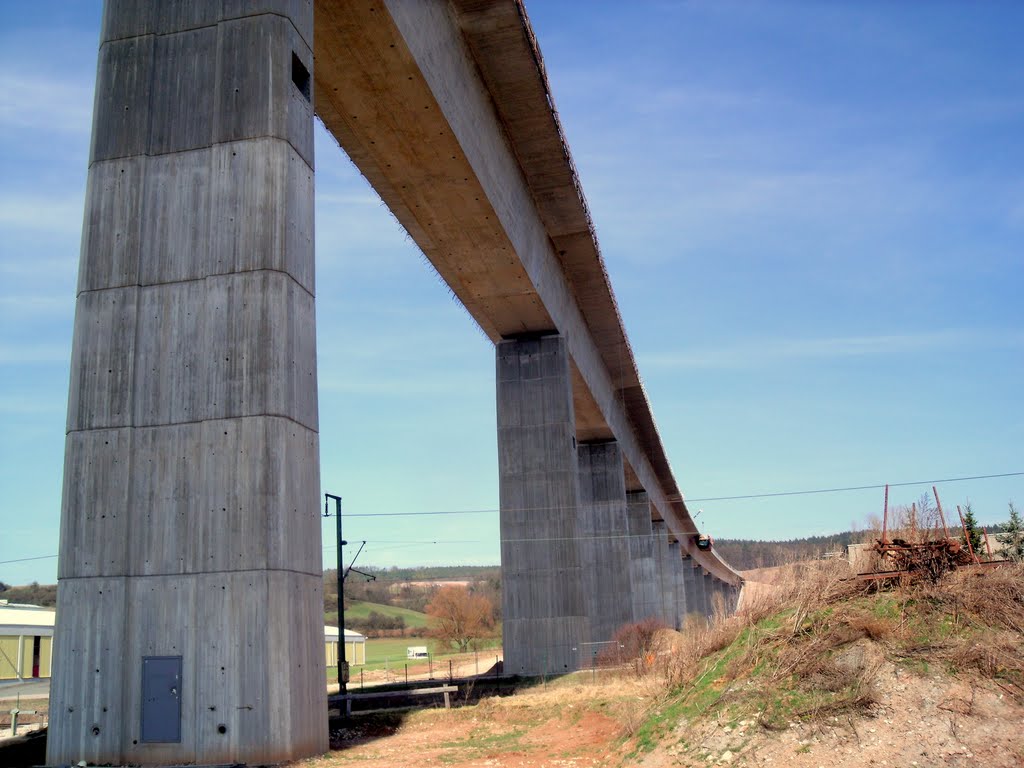 Unter der ICE Brücke by Pfiffer