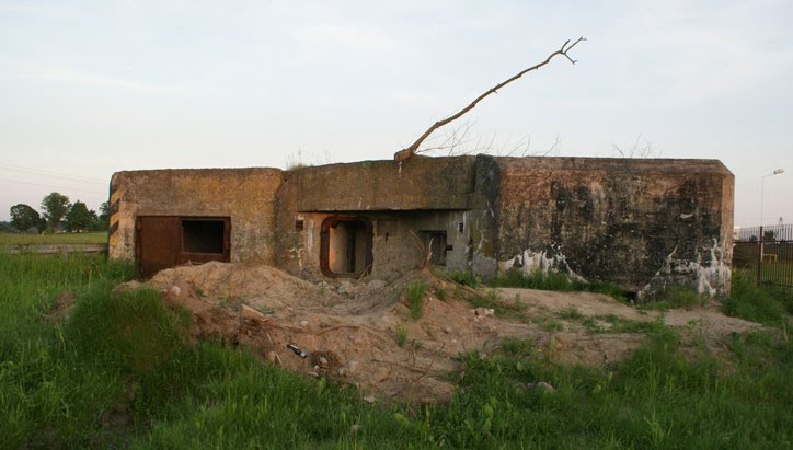 SCHRON POZYCJI OLSZTYNECKIEJ MG-Schartenstand mit PAK-Kasematte by Łukasz Świetlik