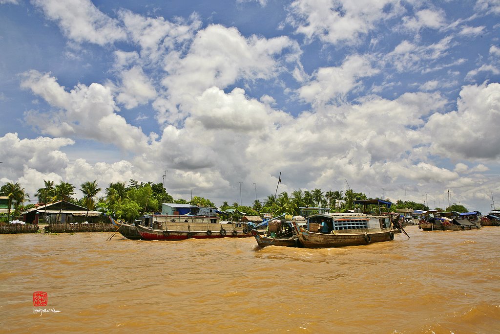 Life on Tiền Giang River, Vietnam by Hoàng Khai Nhan