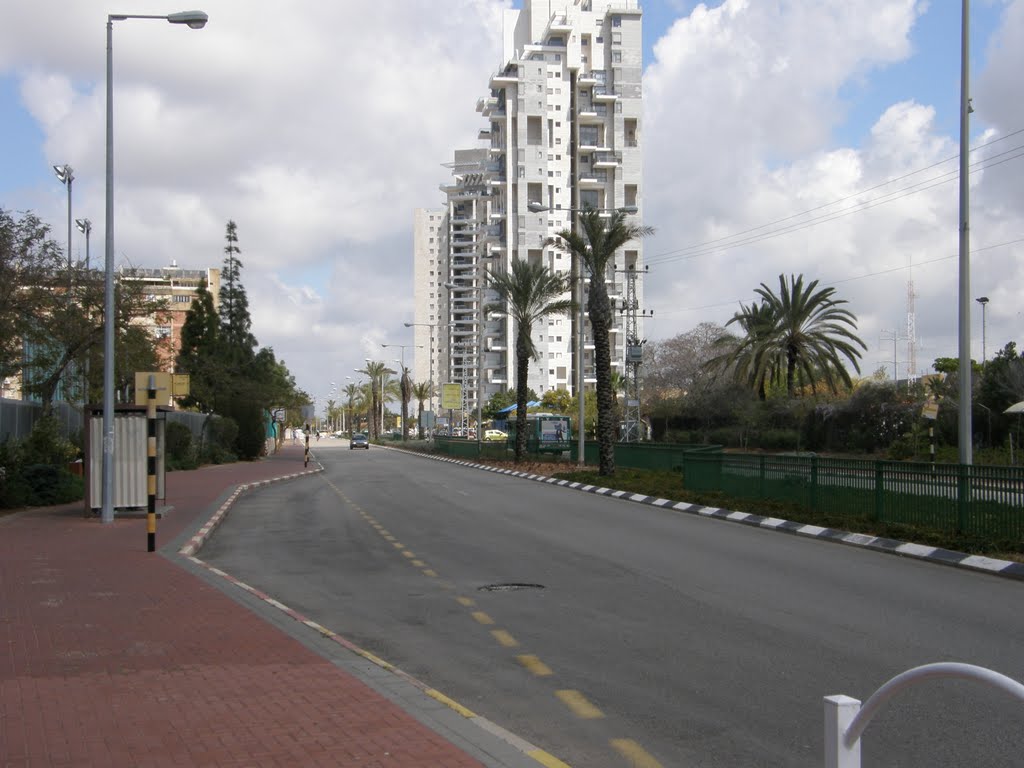 Rishon Le Zion, Golda Meir street. by sasharivman