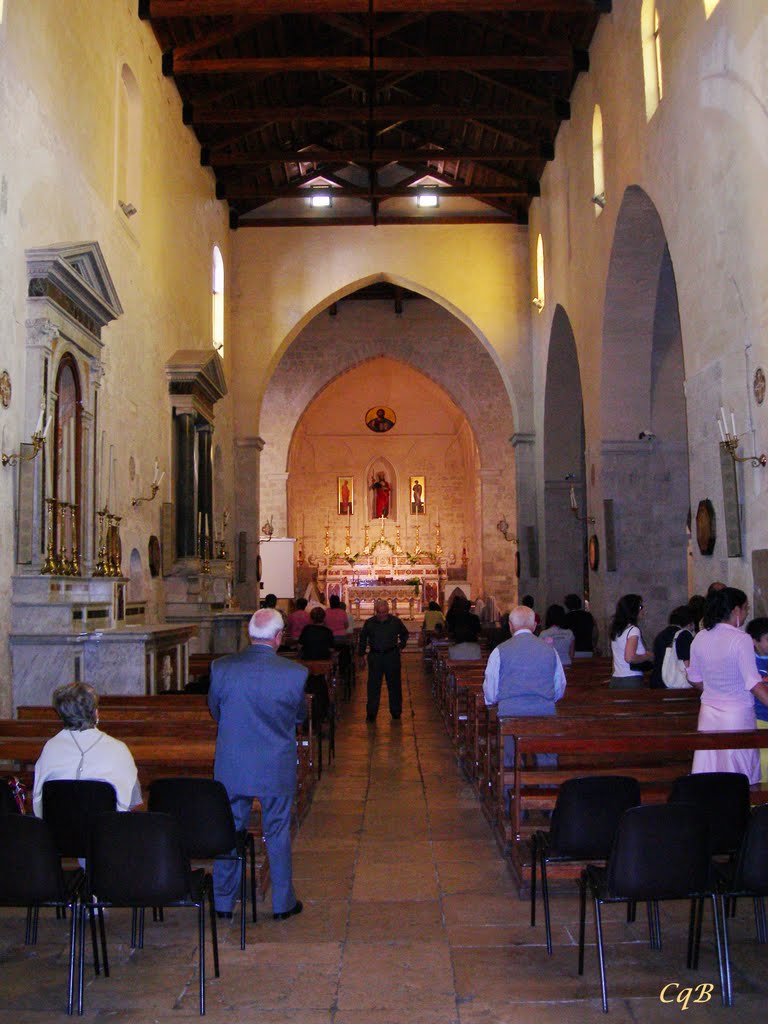 Barletta - Chiesa di San Giacomo Maggiore, 1158. Navata unica di circa m 30, è scandita sul lato destro da due grandi archi a sesto acuto, attraverso i quali si accede alla sagrestia e alle due grandi cappelle laterali. by Pro Loco Barletta