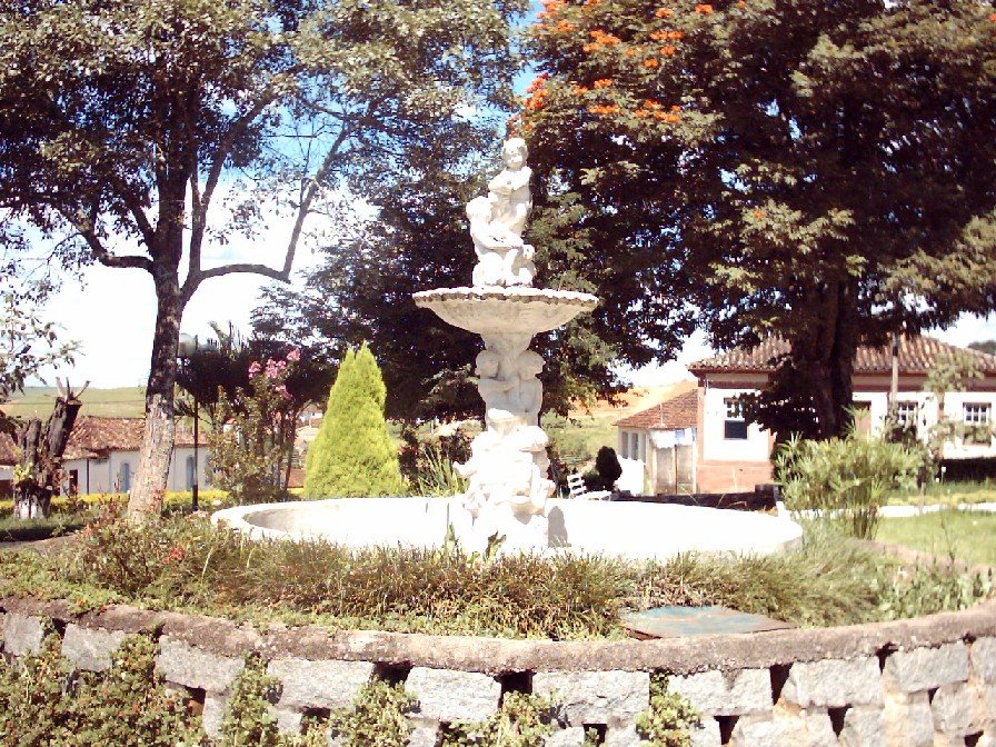 Praça Central em Ibituruna Minas Gerais by carloswagner