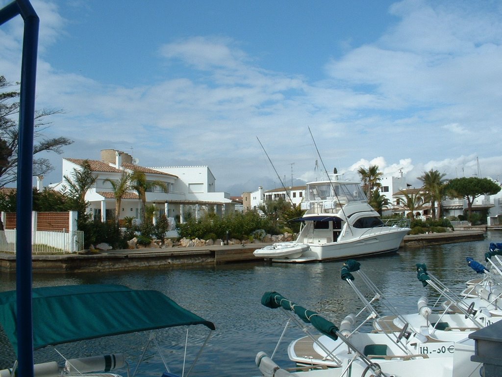 Empuriabrava main canal near the port by brigittereynaert