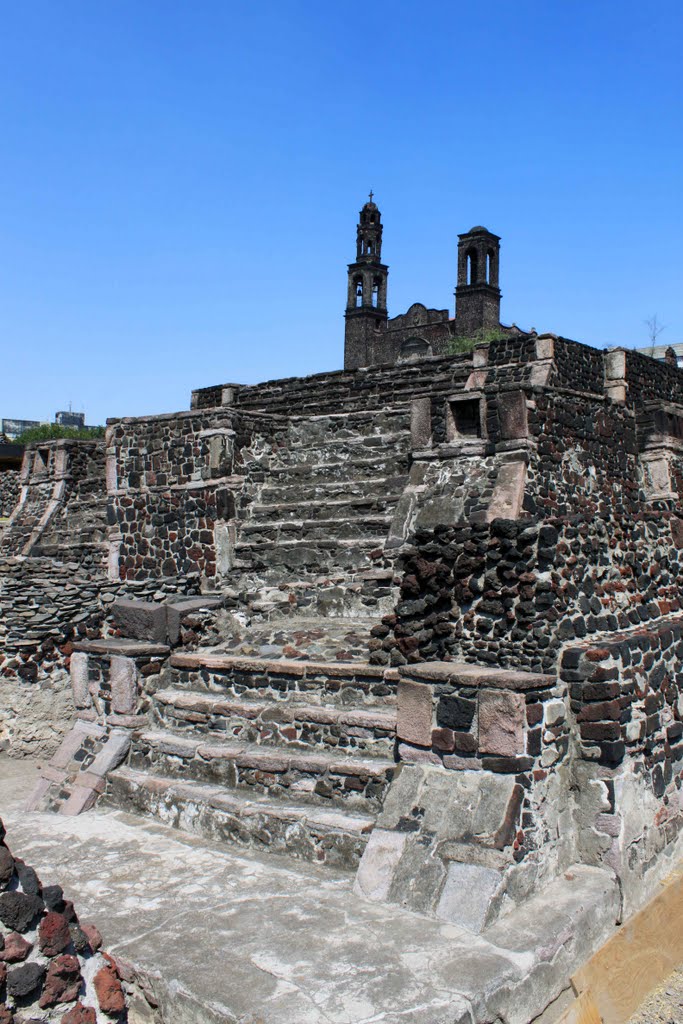 25-03-2011 Ruinas arqueológicas de Tlatelolco. by Esteban M. Luna (esmol). by ESTEBAN M. LUNA